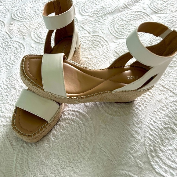 Alfani Women’s Cohjo Padded Insole White Wedge Sandals, Size 91/2 M. NEW - Picture 3 of 14